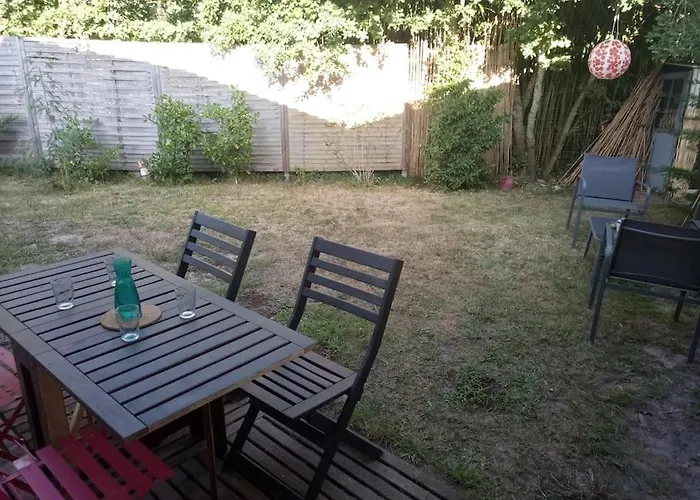 Petite Maison Avec Jardin Entre Lac Et Village