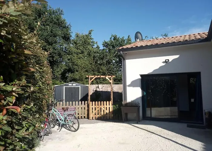 Petite Maison Avec Jardin Entre Lac Et Village