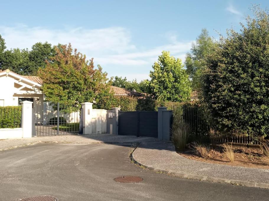 Petite Maison Avec Jardin Entre Et Village Hourtin