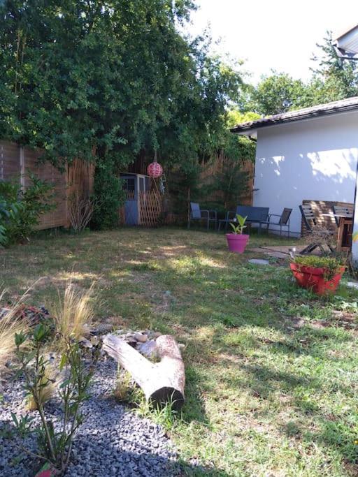 Petite Maison Avec Jardin Entre Et Village Holiday home