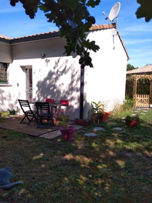 Holiday home Petite Maison Avec Jardin Entre Et Village Hourtin